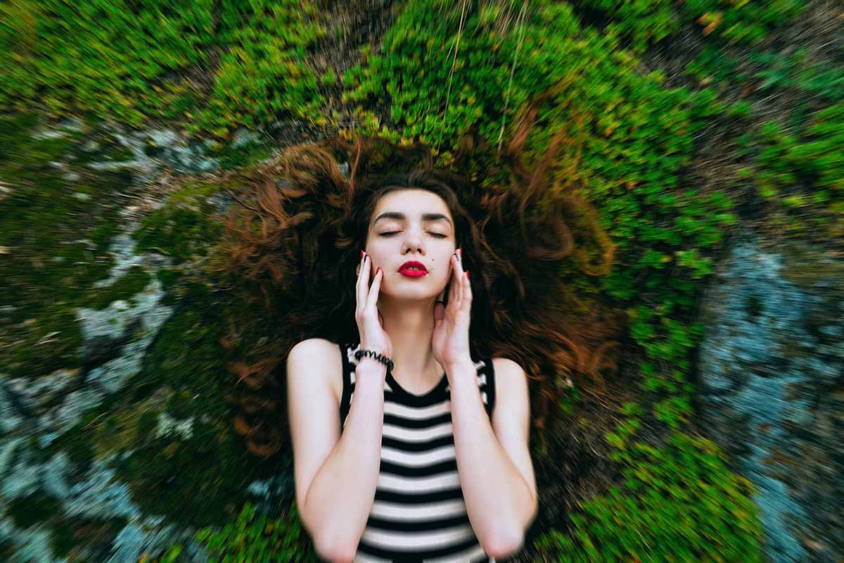 Femme dans la nature | WinnerBrush